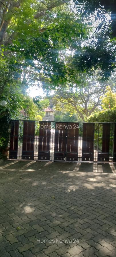 5 Bed House at Rosslyn Lone Tree - 5