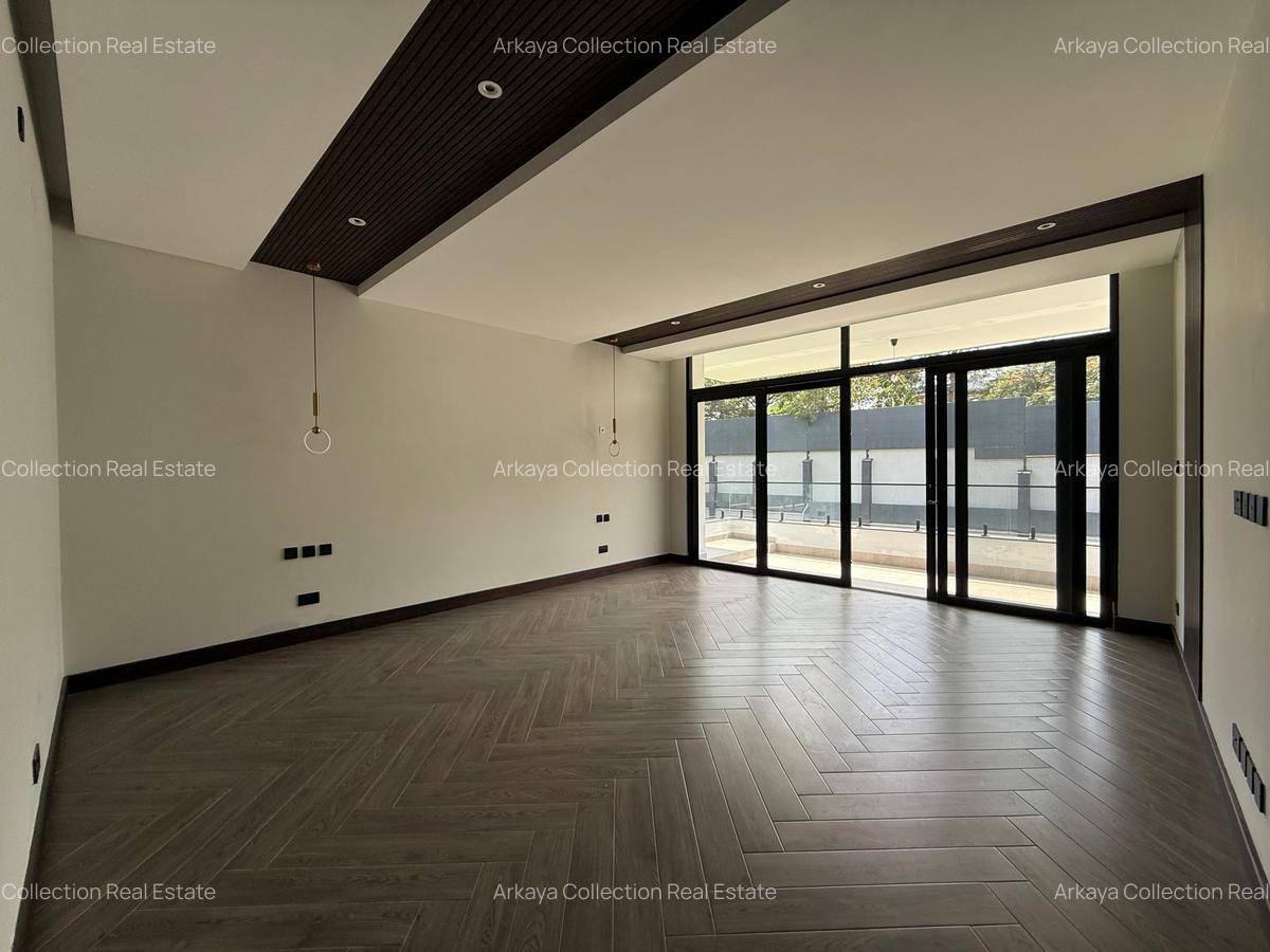 5 Bed House with En Suite in Nyari - 11