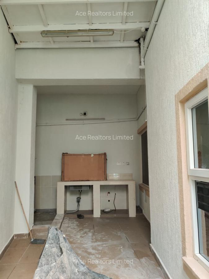 2 Bed Apartment with En Suite at Peponi Road - 16