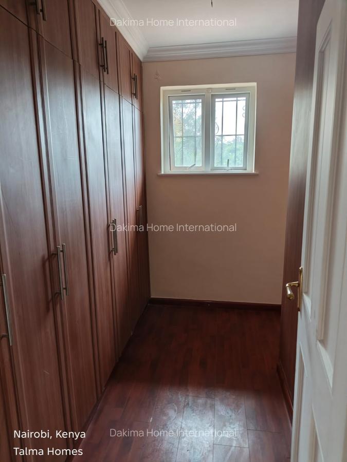 4 Bed Townhouse with En Suite in Brookside - 7