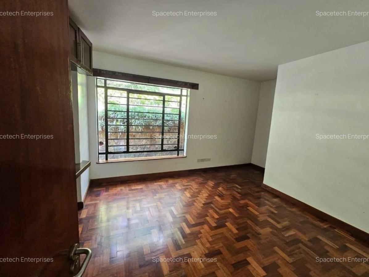 5 Bed Townhouse with En Suite in Kitisuru - 19