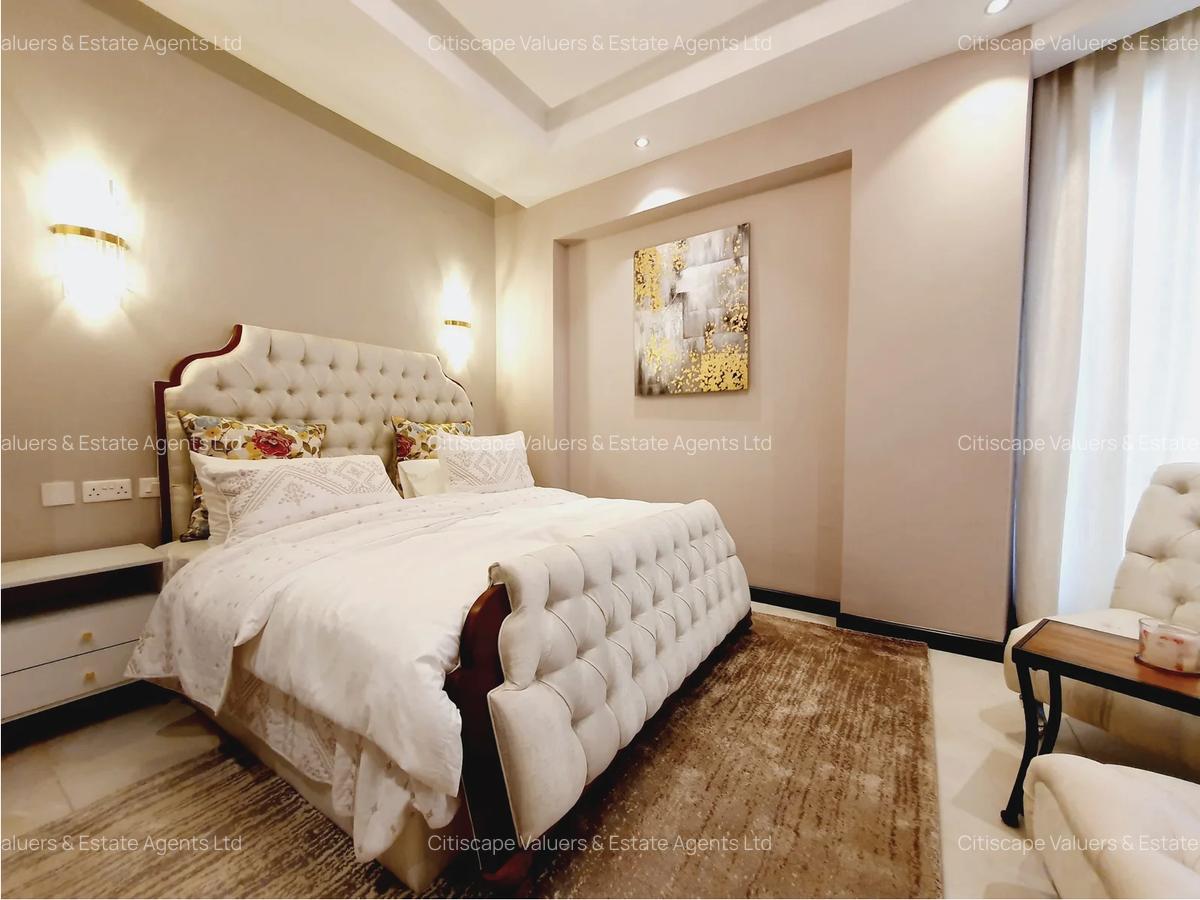 3 Bed Apartment with Swimming Pool in Riverside - 12