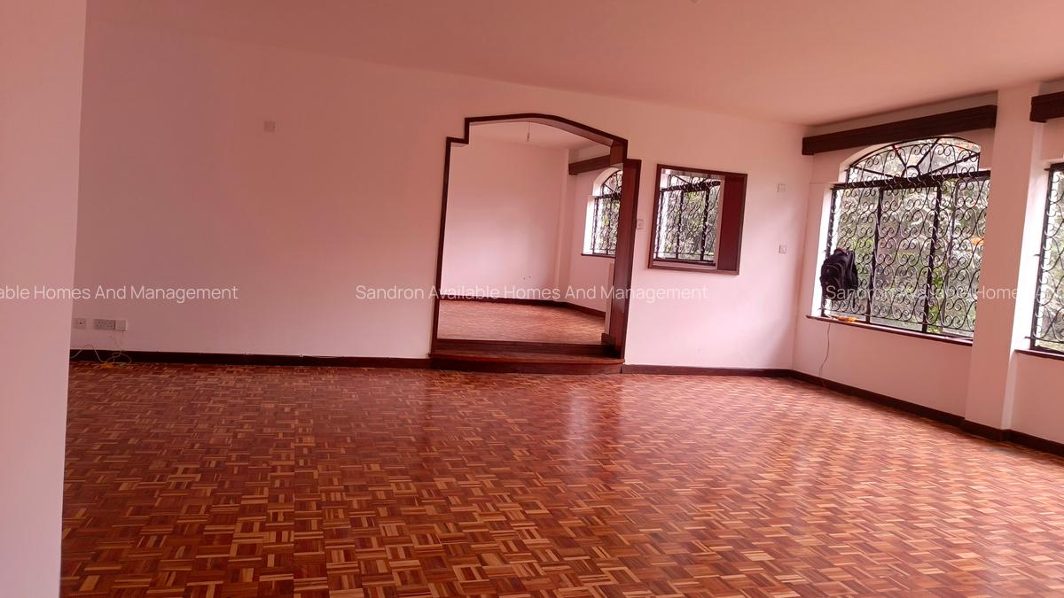 6 Bed Villa with En Suite in Nyari - 2