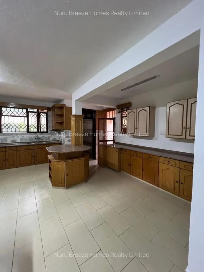 5 Bed House with En Suite in Runda - 15