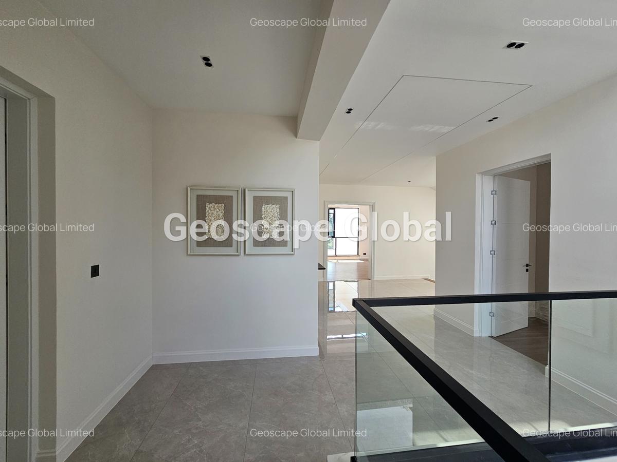5 Bed House with En Suite in Runda - 16