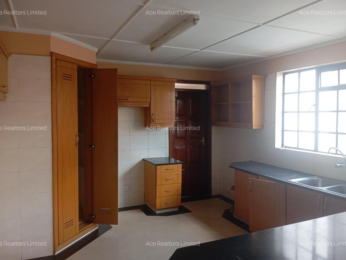 3 Bed Apartment with En Suite at Valley Arcade - 10