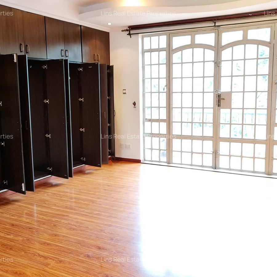 5 Bed House with En Suite in Nyari - 6