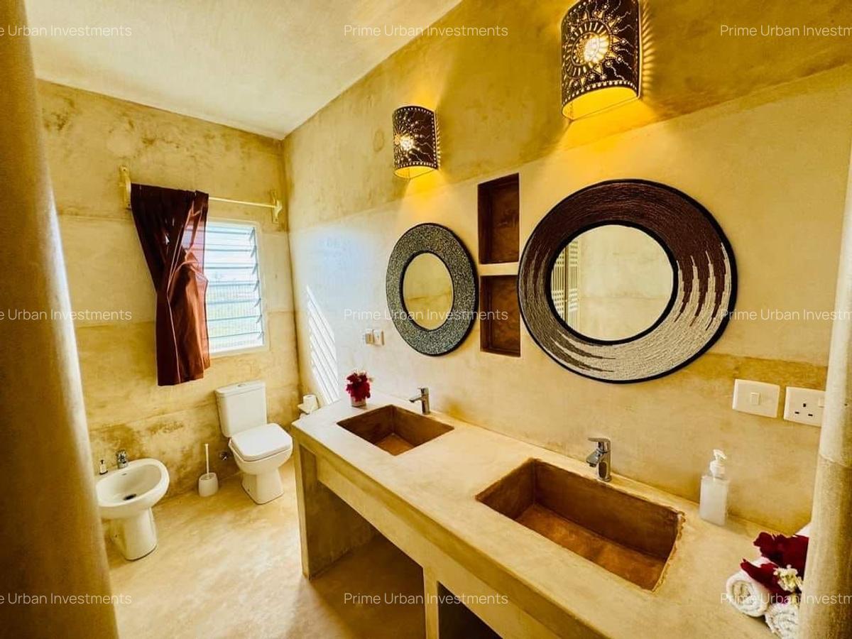 8 Bed House with En Suite in Watamu - 6