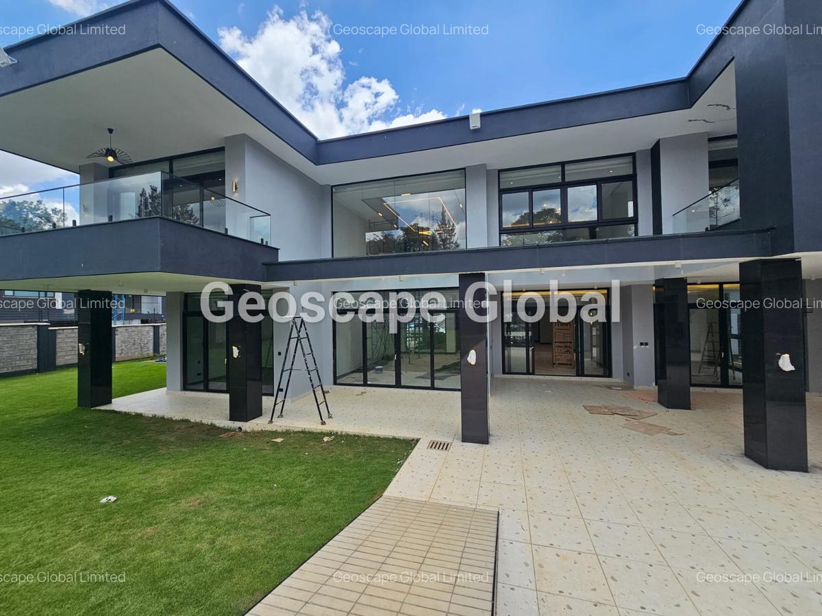 5 Bed House with En Suite in Nyari - 1