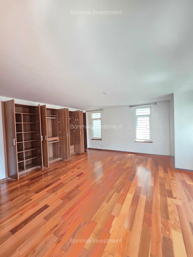 5 Bed Townhouse with En Suite at Lavington Green - 9
