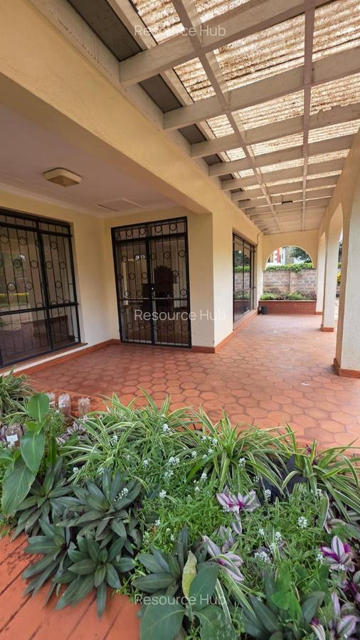 4 Bed House with En Suite at Mountain View - 3