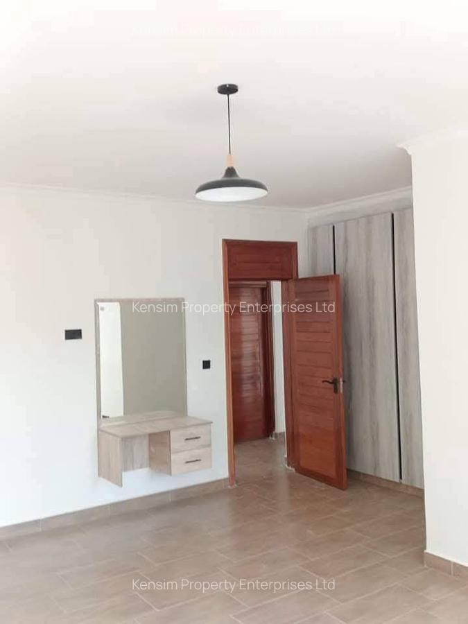 4 Bed Townhouse with En Suite in Ridgeways - 5