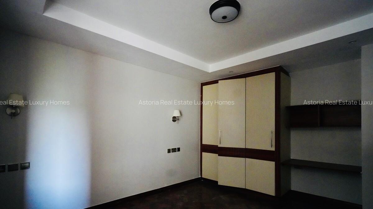 4 Bed Apartment with En Suite at 2026-535 - 8