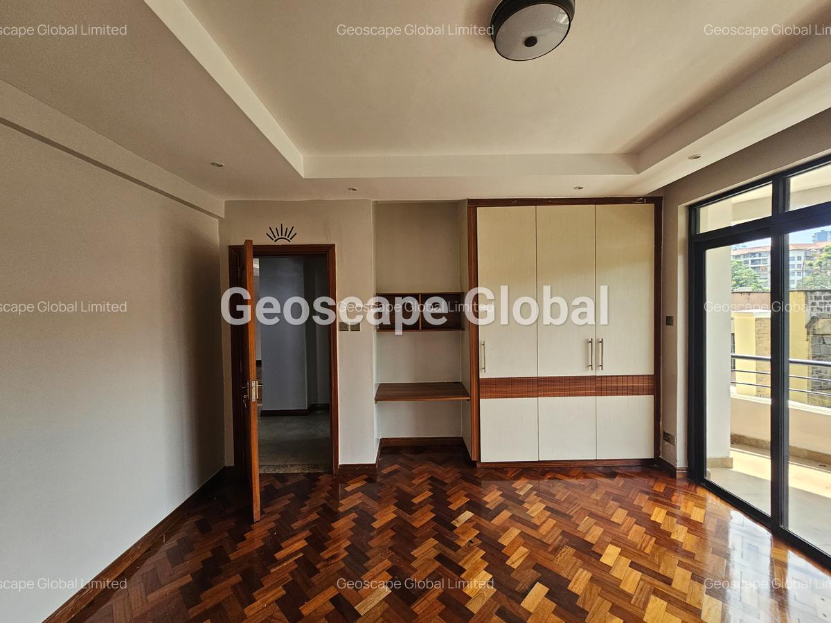 4 Bed Apartment with En Suite in Riverside - 10