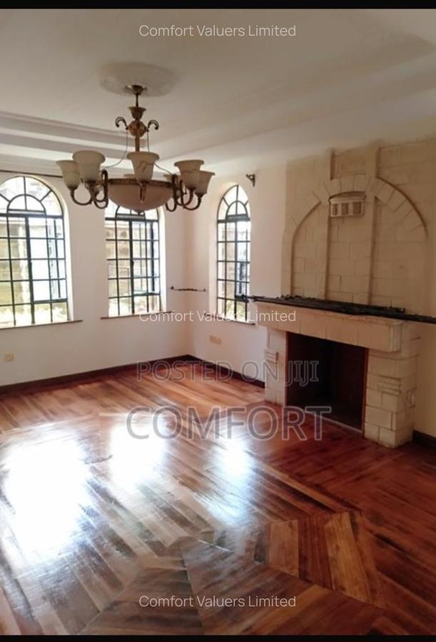 6 Bed Townhouse with En Suite at Statehouse Road - 1