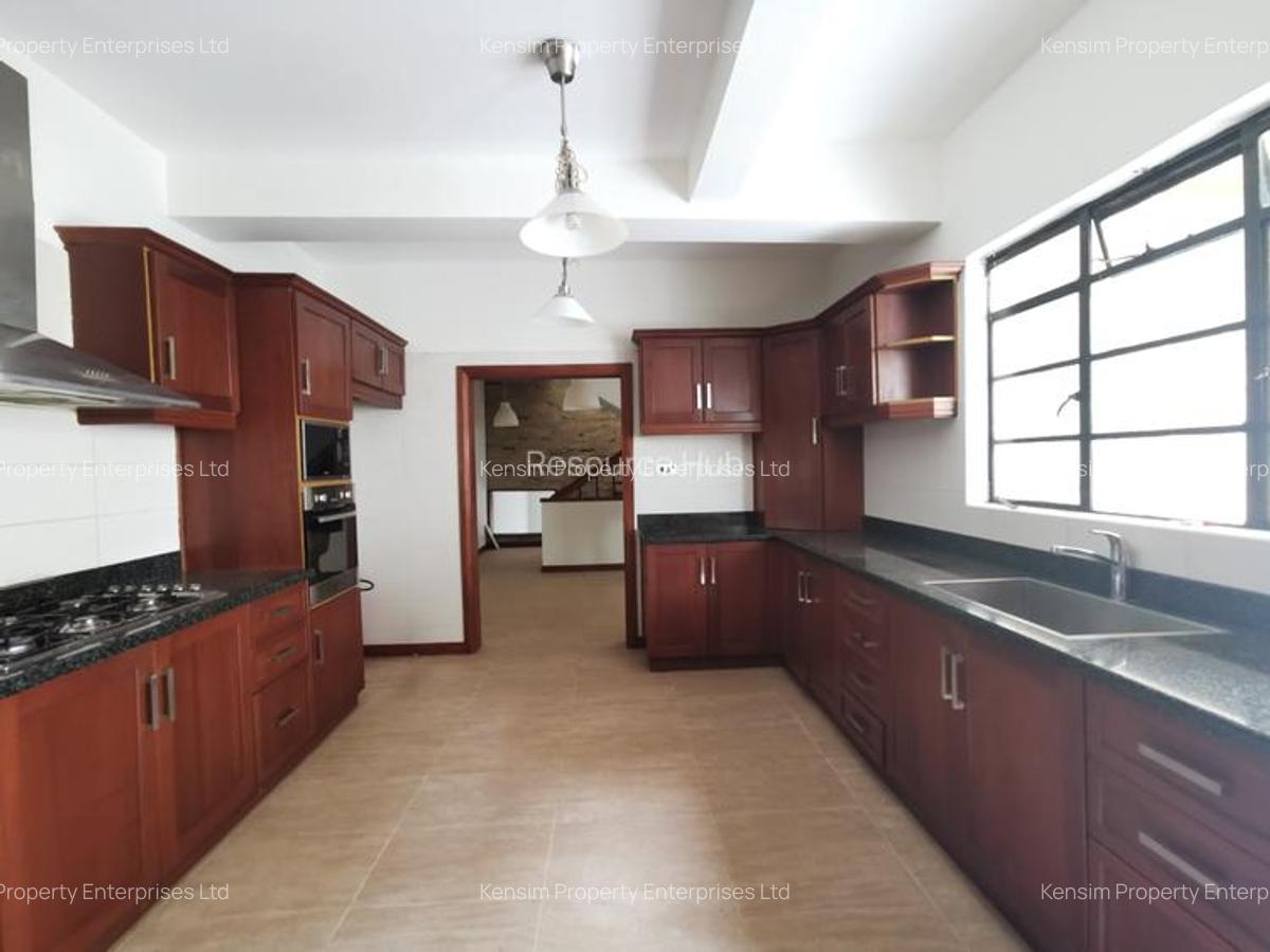 4 Bed Townhouse with En Suite in Spring Valley - 11