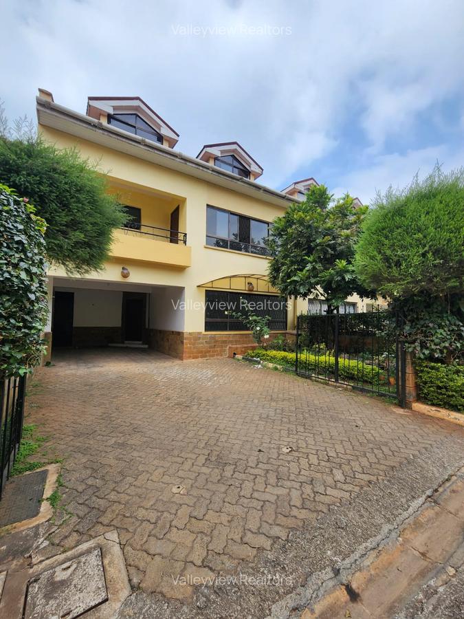5 Bed Townhouse with En Suite at Lavington - 5