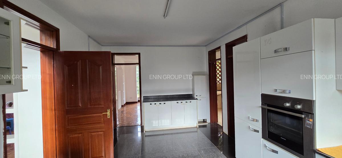 4 Bed Townhouse with En Suite at Rosslyn Garden - 6