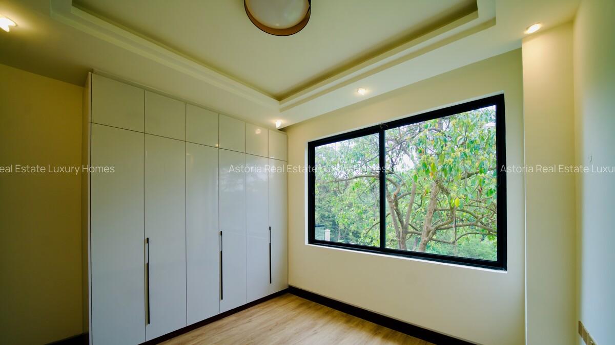 6 Bed Villa with En Suite at 2026-183 - 9