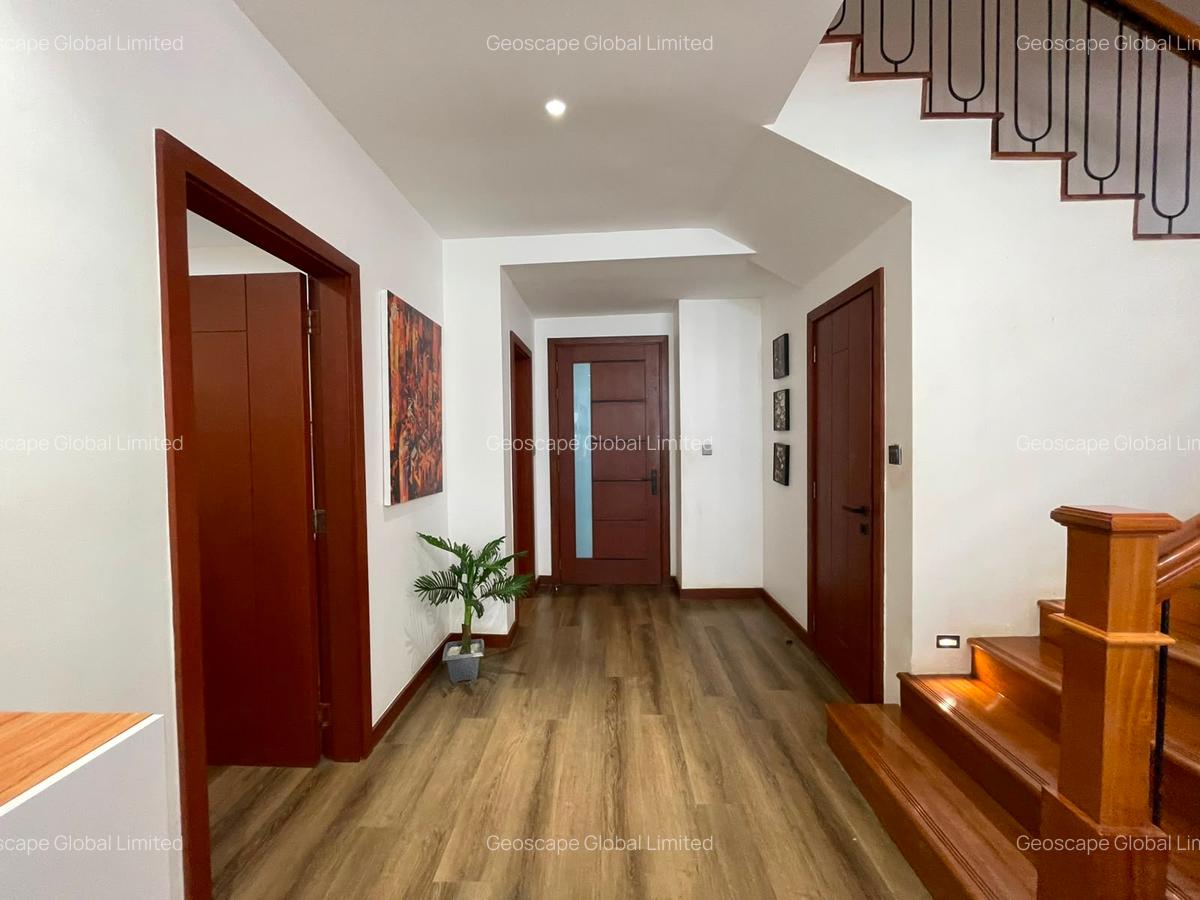 5 Bed Apartment with En Suite in Parklands - 4