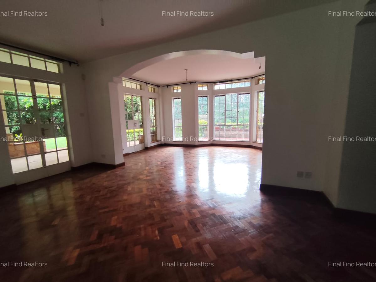 5 Bed Townhouse with Swimming Pool in Rosslyn - 15