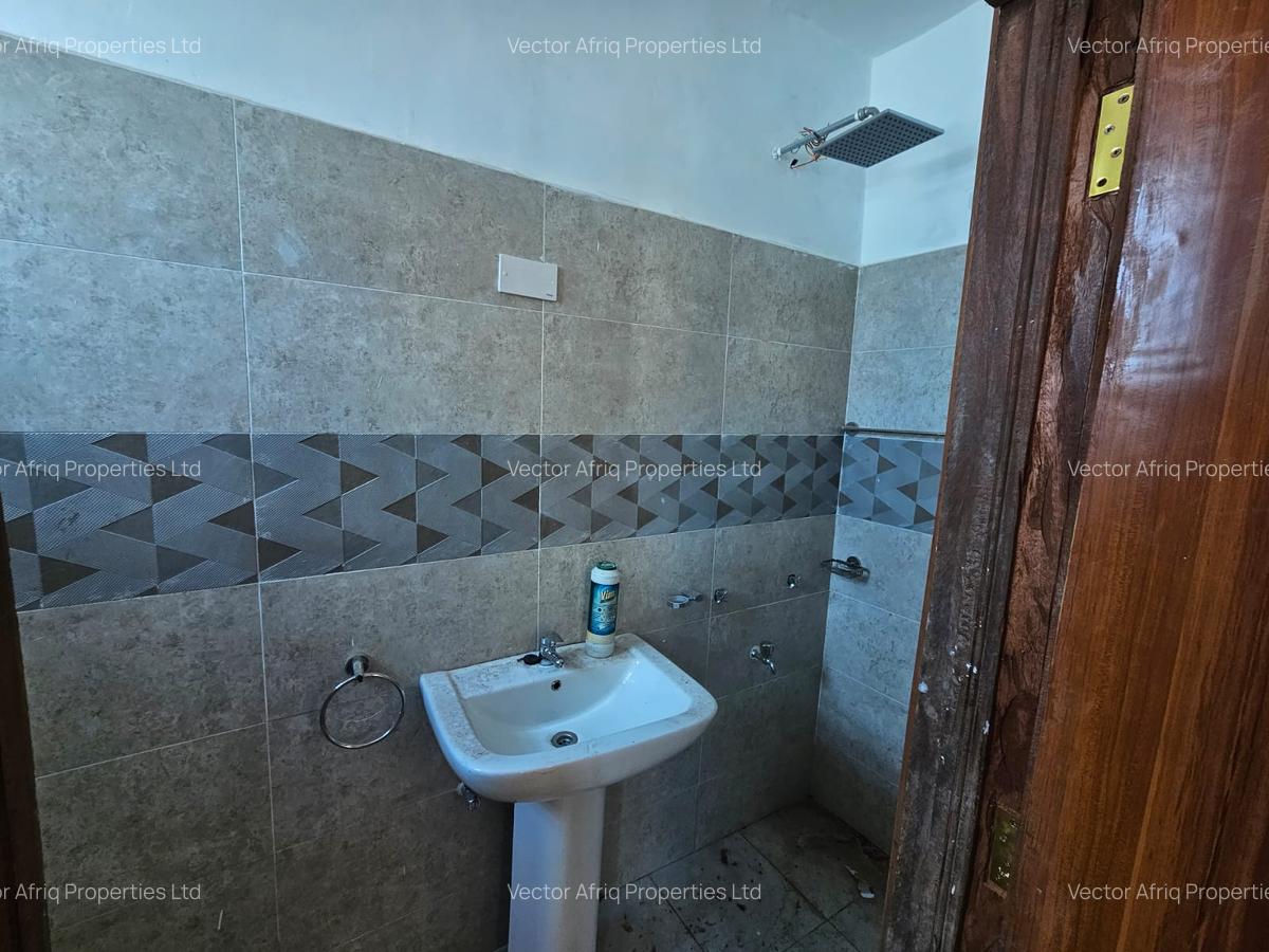 4 Bed Townhouse with Garden in Kitengela - 6