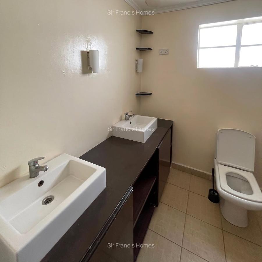4 Bed House with En Suite in Lavington - 3