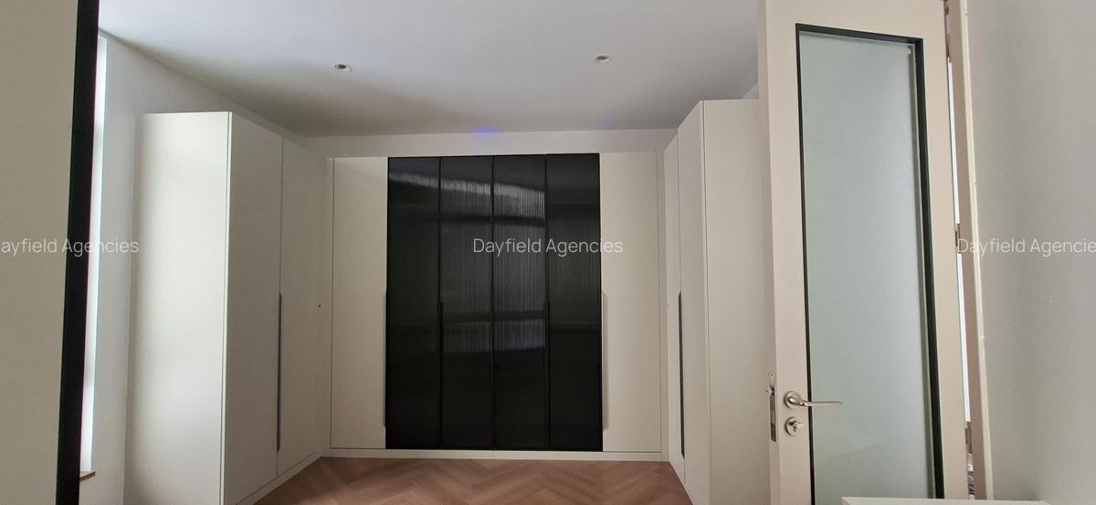 5 Bed House with En Suite in Lavington - 8