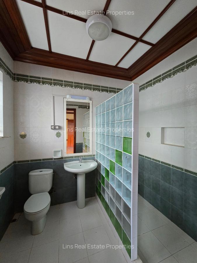 6 Bed House with En Suite in Runda - 15