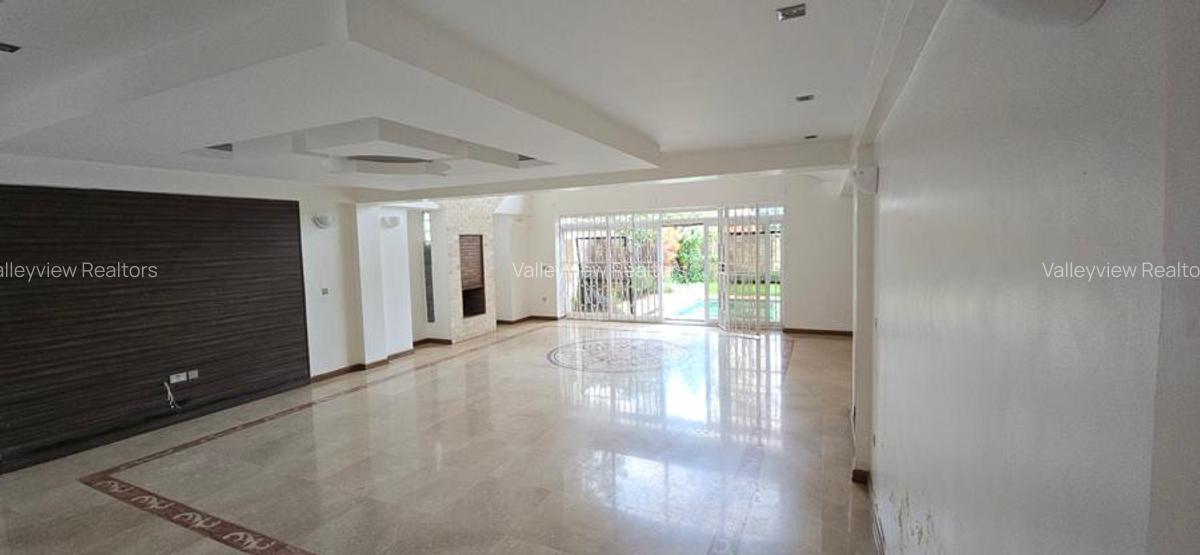 5 Bed Townhouse with En Suite at Lavington - 8