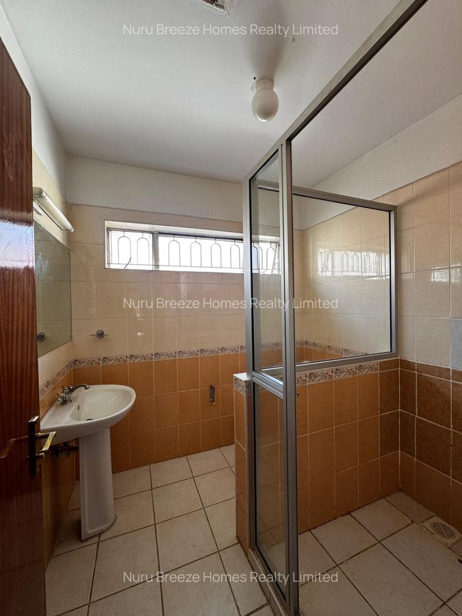 4 Bed Townhouse with En Suite in Spring Valley - 10