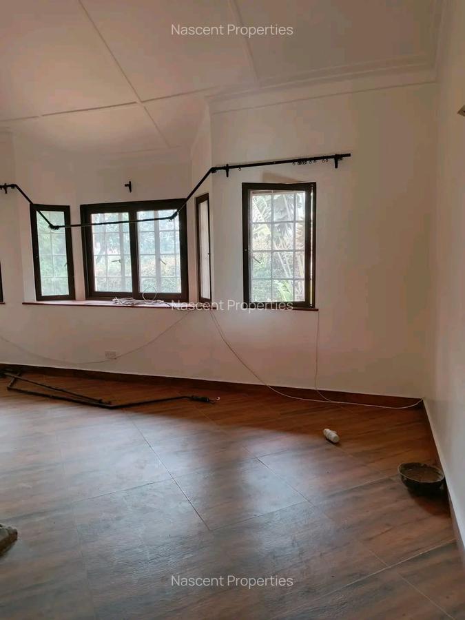 5 Bed House with En Suite in Rosslyn - 5