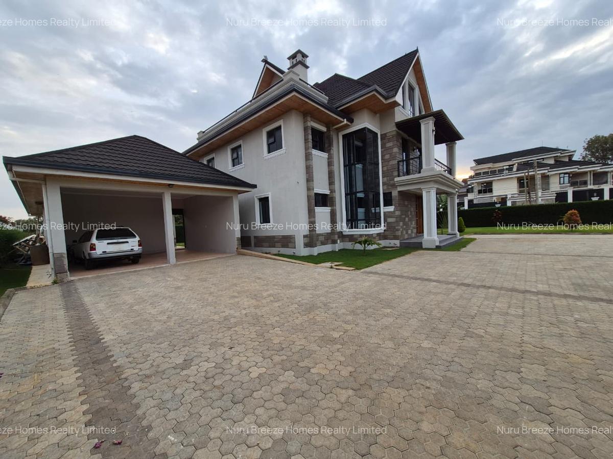 5 Bed House with En Suite in Runda - 1