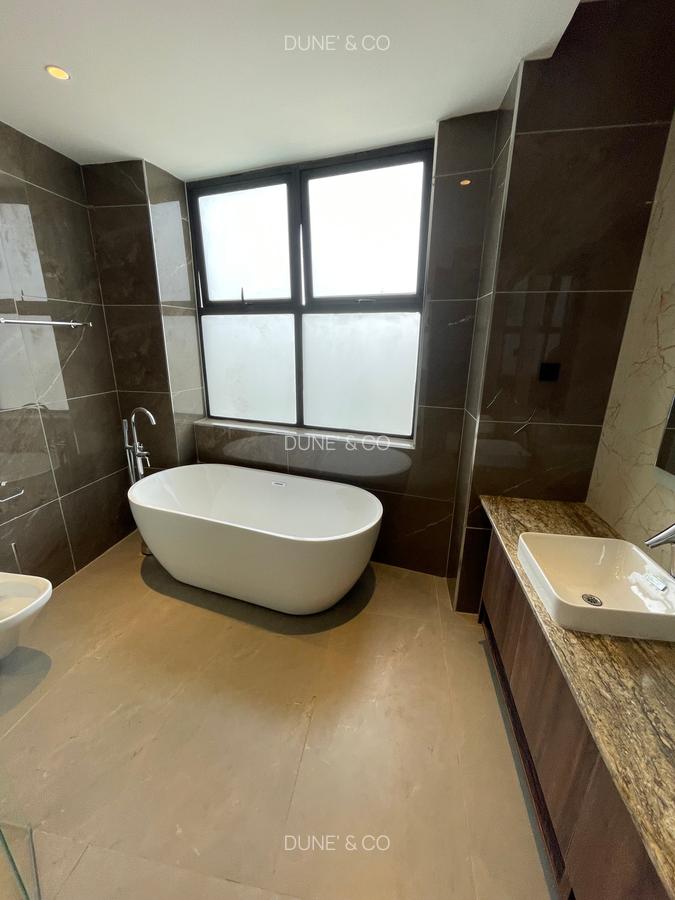 3 Bed Apartment with En Suite in Riverside - 20