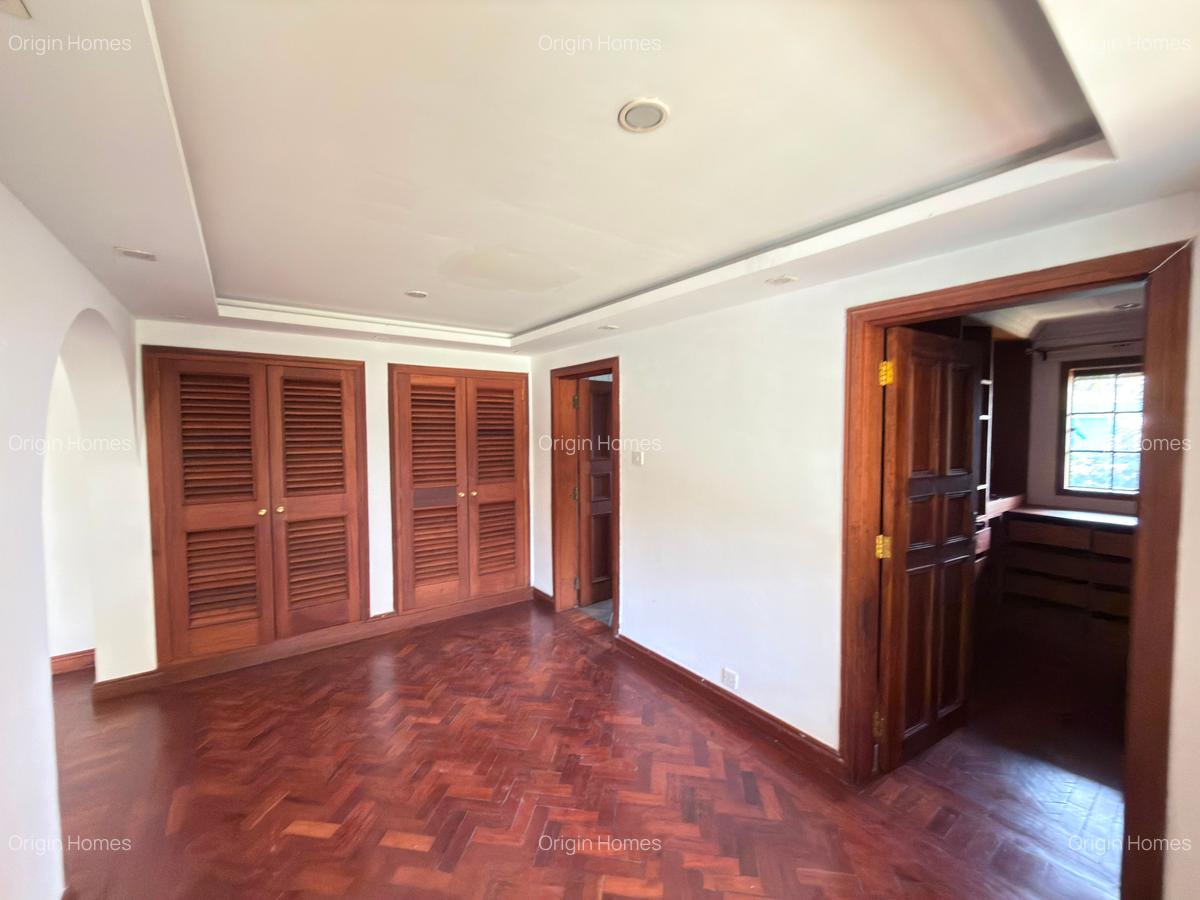 5 Bed House with En Suite at Runda - 12