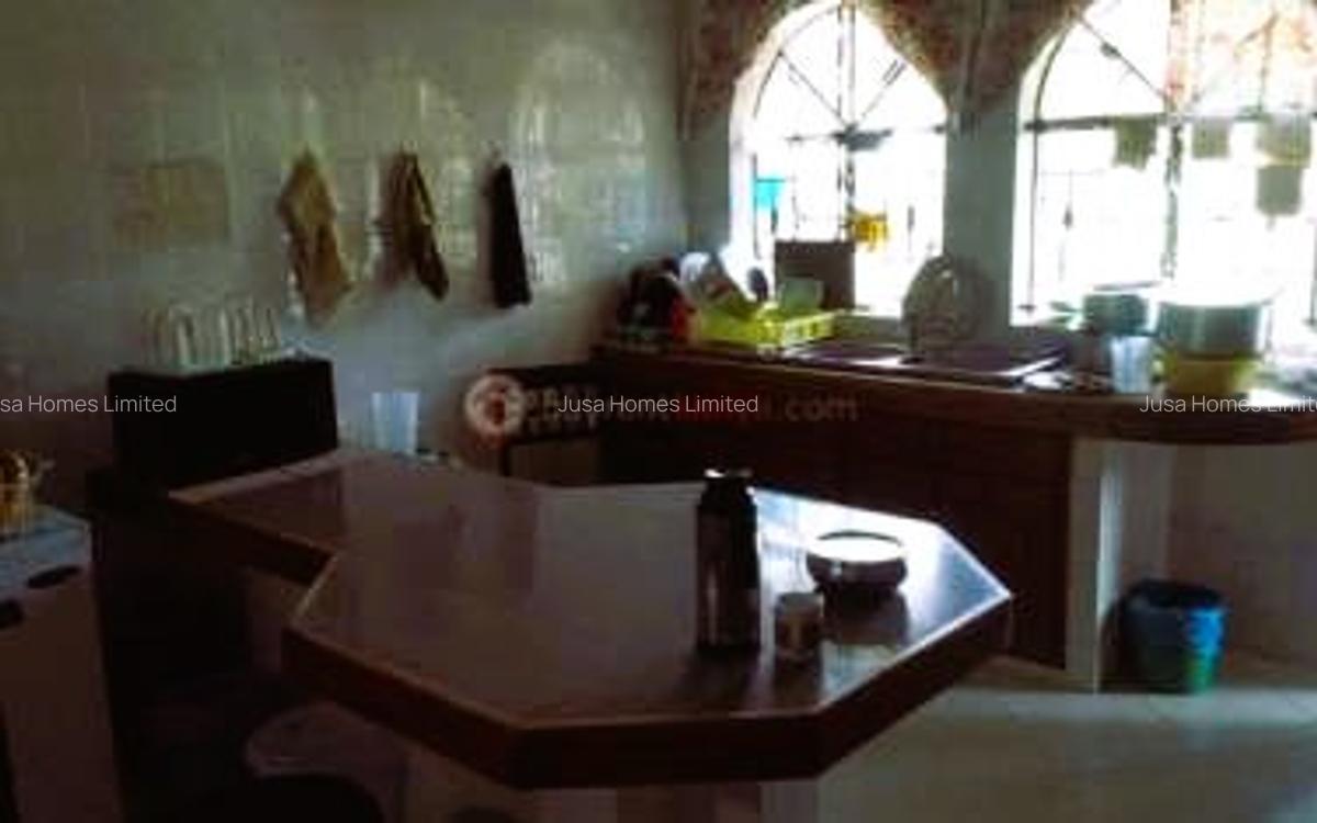 5 Bed House in Riverside - 5
