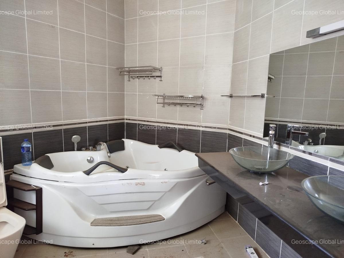 5 Bed House with En Suite in Lavington - 2