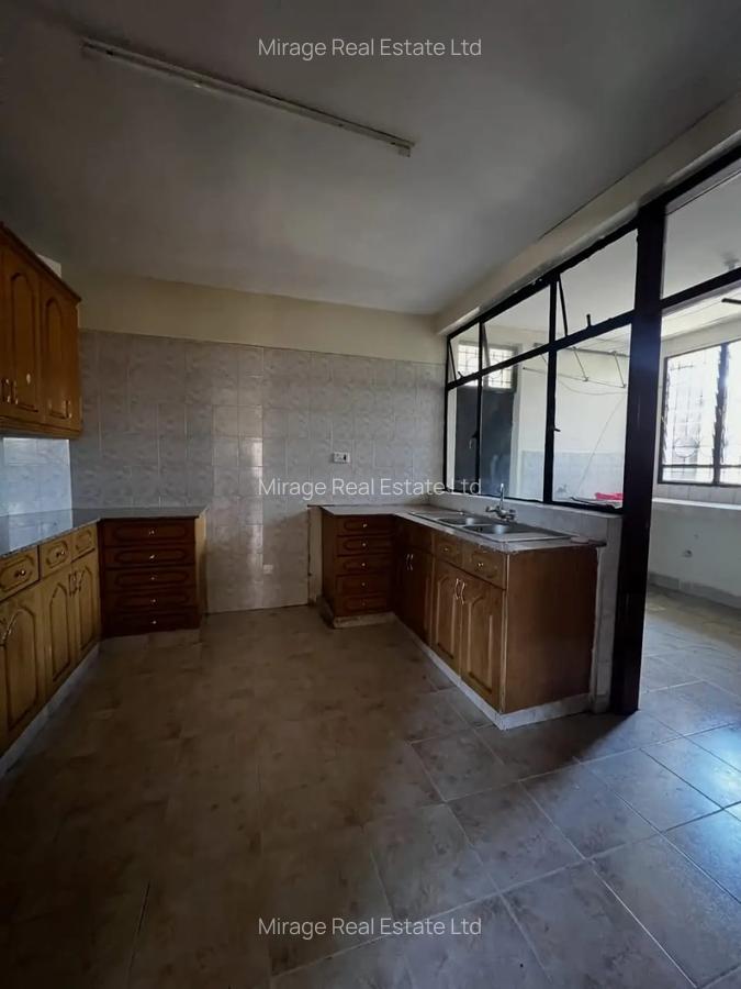 3 Bed Apartment with Staff Quarters in Kilimani - 12