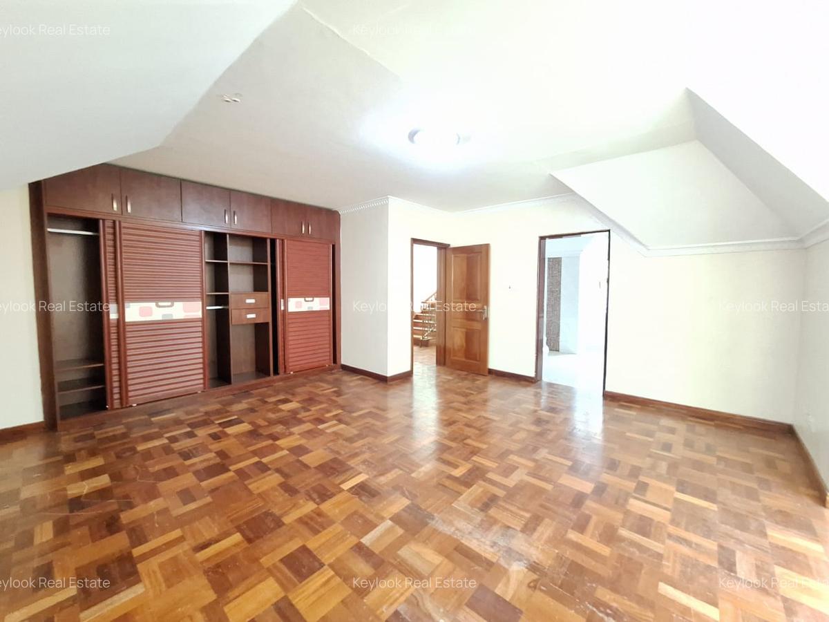 5 Bed Townhouse with En Suite at Othaya Road - 7