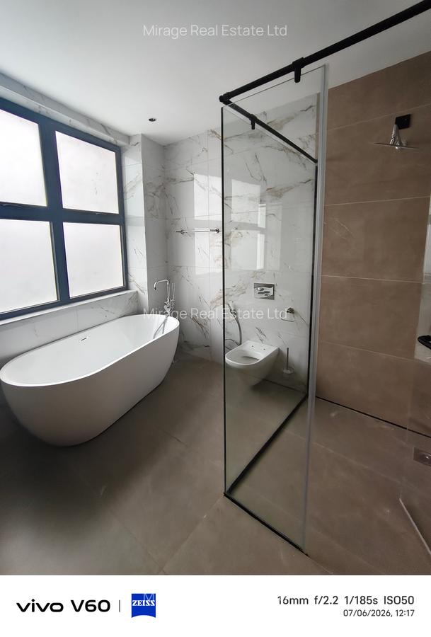 3 Bed Apartment with En Suite in Riverside - 11