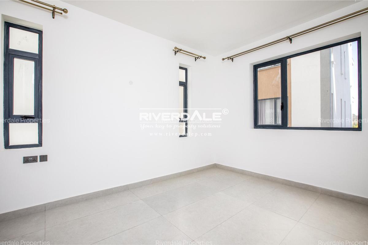 2 Bed Apartment with En Suite in Brookside - 7