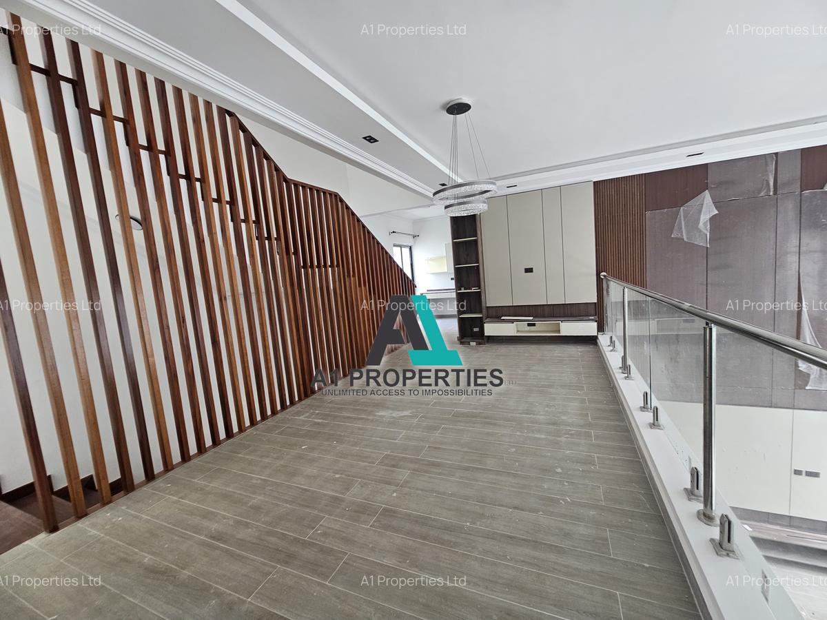 5 Bed Townhouse with En Suite in Lavington - 4