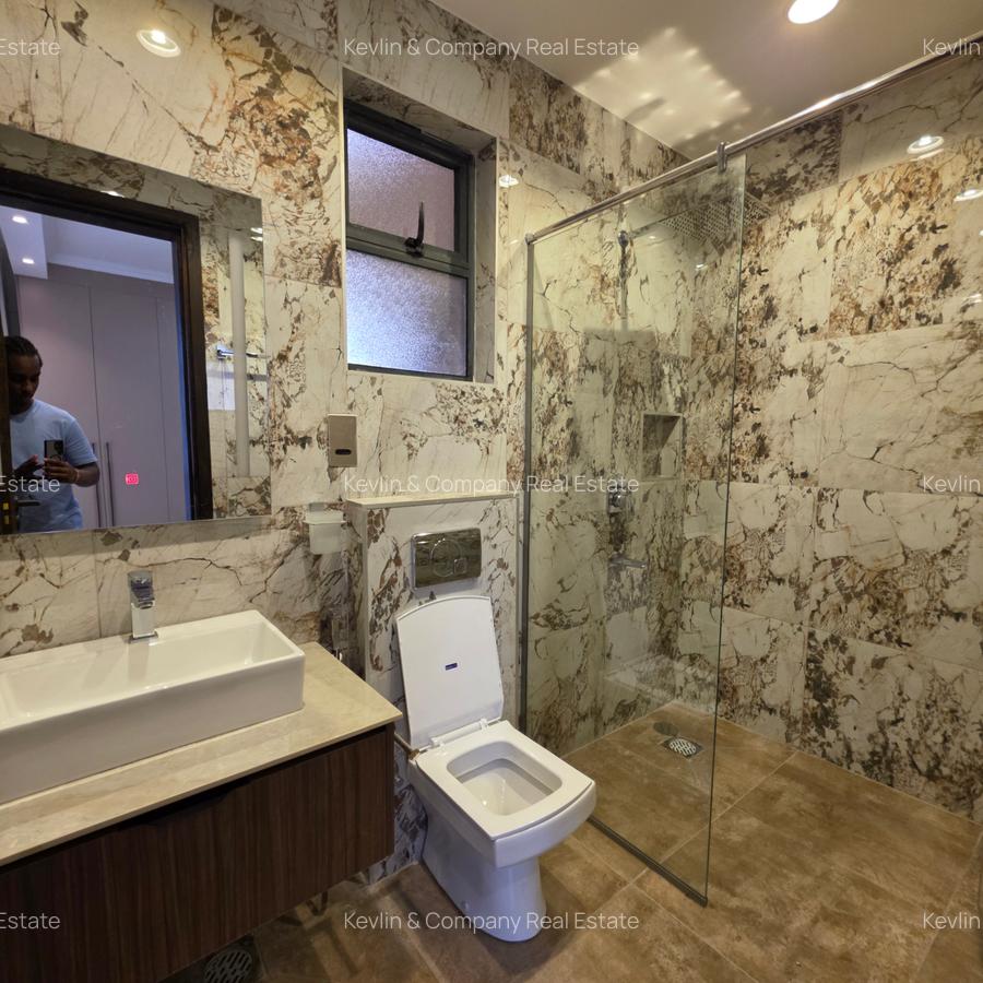 2 Bed Apartment with En Suite in Brookside - 10