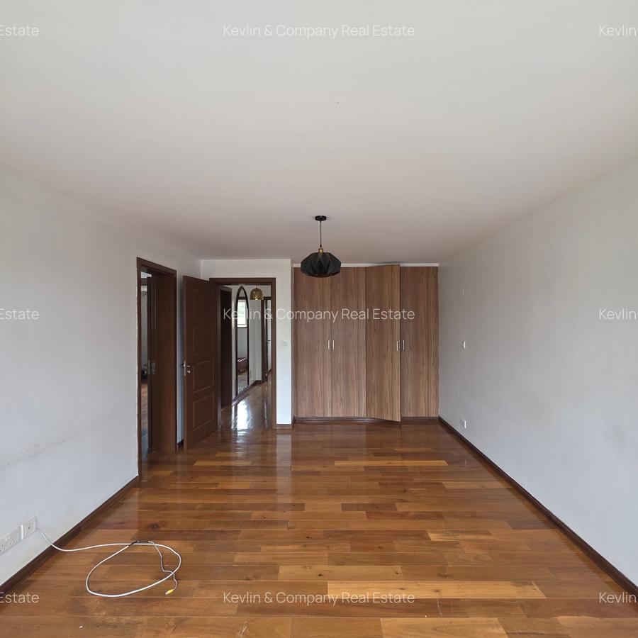 5 Bed Townhouse with En Suite in Lavington - 19