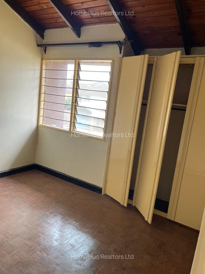 3 Bed House with En Suite at Green Fields Estate - 11