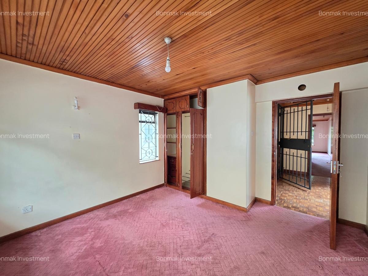 4 Bed Townhouse with En Suite at Valley Arcade - 16