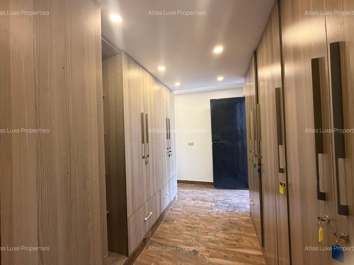 6 Bed House with En Suite at Old Runda - 11