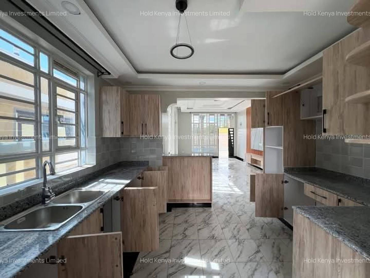 4 Bed House with En Suite at Riverside Drive - 7