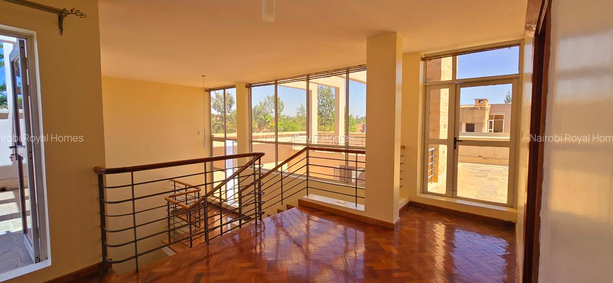 5 Bed Townhouse with En Suite at Lavington Green - 16