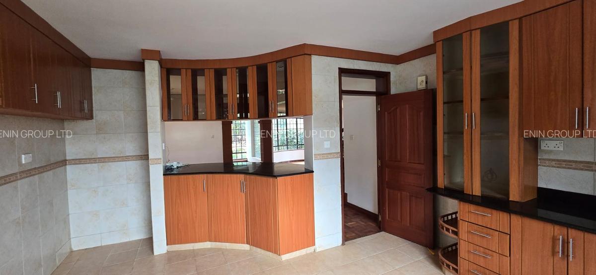 5 Bed Townhouse with En Suite in Lavington - 9